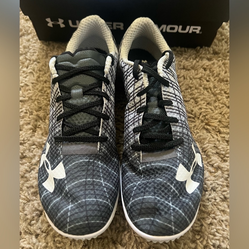 Brand new under armour unisex UA Kick Distance 3 great running sneakers / shoes